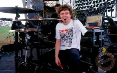 Rick Allen, baterista do Def Leppard. A amputação tirou seu braço, mas seu talento continua.