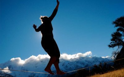 Slackline para todos. Como estar na corda bamba sem perder a esportiva.