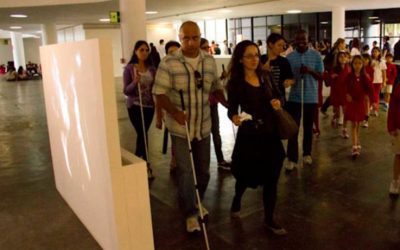 Bienal oferece visitas monitoradas para pessoas com deficiência