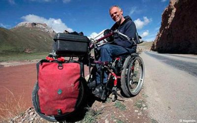 Motociclista paraplégico viaja 5.700 km pela Ásia numa cadeira de rodas adaptada