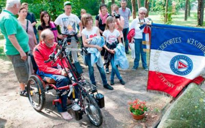 Discapacitado viaja dos mil kilómetos en silla de ruedas en homenaje a su abuelo