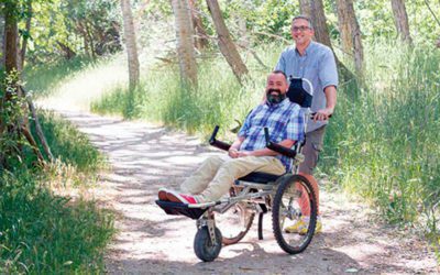 Homem percorre 800 km do caminho de Santiago empurrando amigo cadeirante