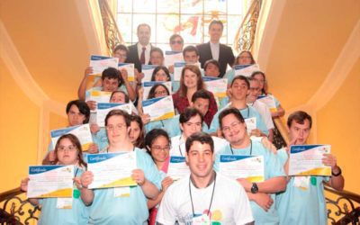 Estudantes com síndrome de Down concluem curso de turismo