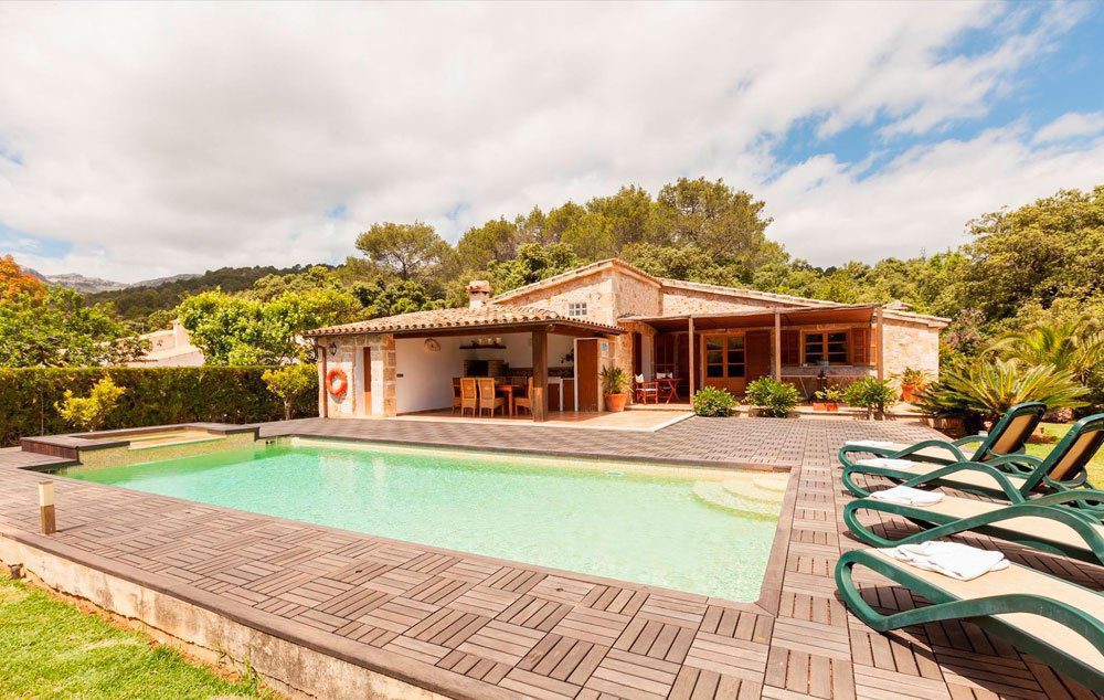 This villa in Mallorca has a wheel-in shower and pool.