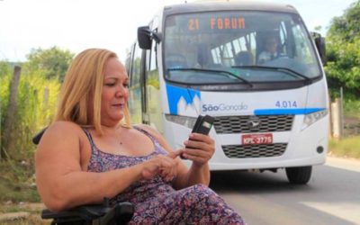 Cadeirantes ganham aplicativo para facilitar embarque em ônibus