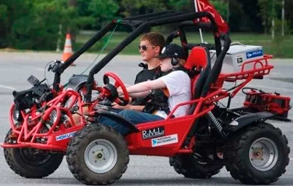 Buggy adaptado permite que cegos dirijam