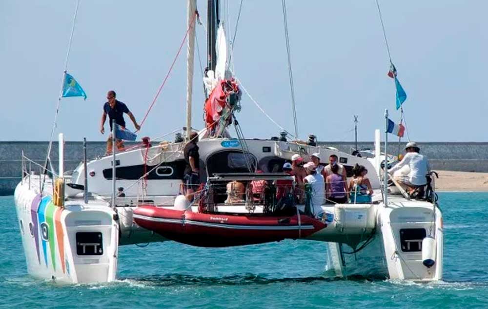 Windincap ajuda cidadãos com deficiência a descobrirem os encantos do mar em catamaran adaptado