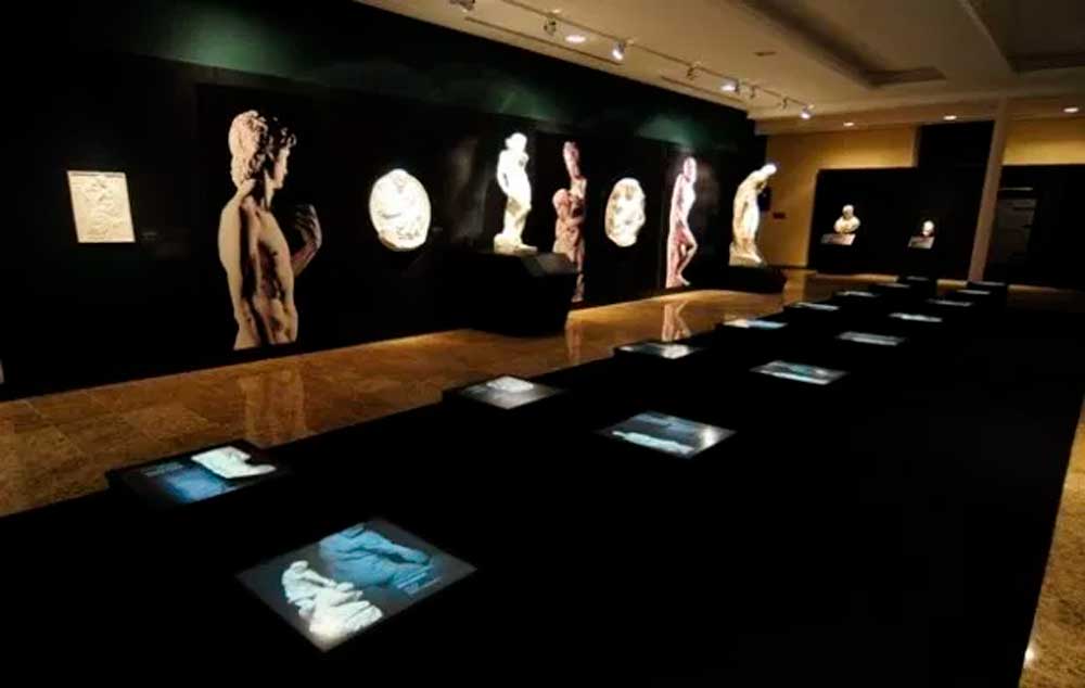 A mostra “A Beleza na Escultura de Michelangelo” estará exposta em Recife com recursos de acessibilidade para deficientes visuais