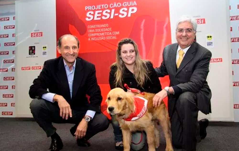 O Projeto Cão-Guia do Sesi-SP visa a inclusão social e profissional das pessoas com deficiência visual.