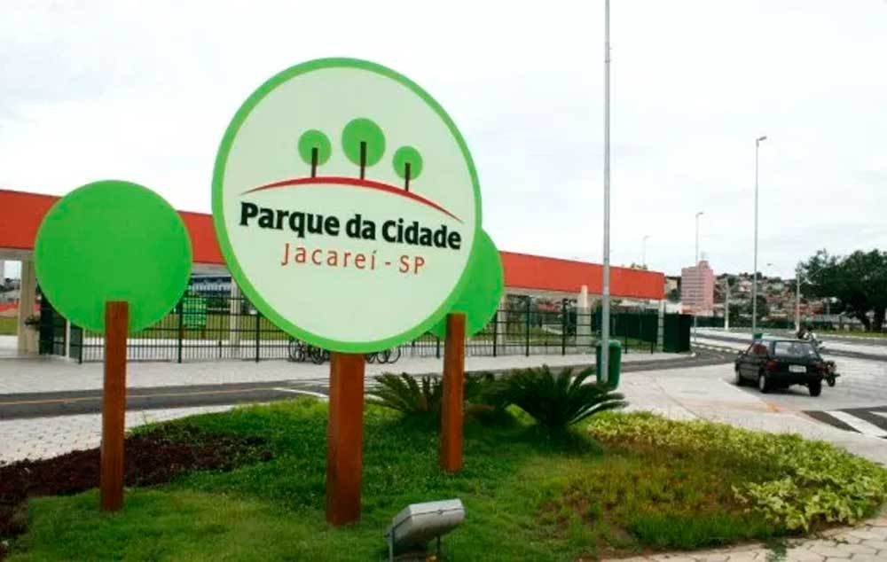 Parques públicos de Jacareí ganham brinquedos com acessibilidade para crianças com deficiência