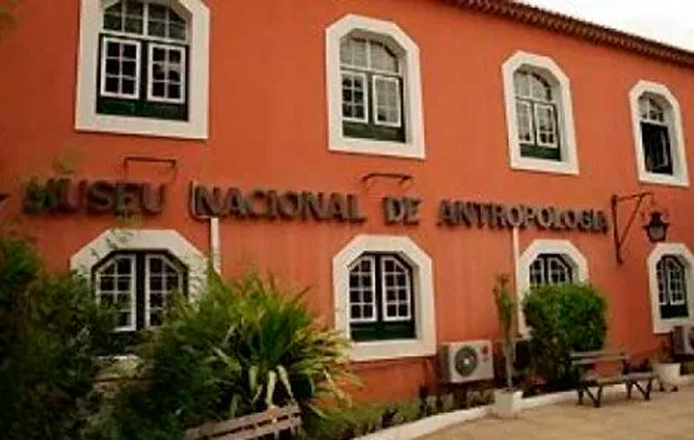 Crianças deficientes visitam Museu Nacional de Antropologia em Angola