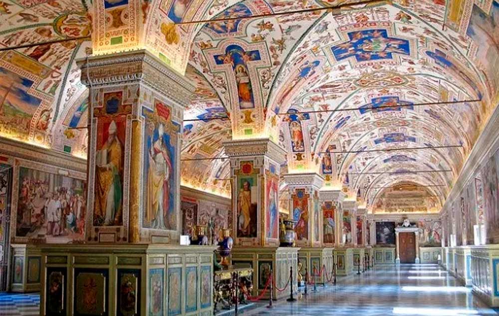 Vatican Museums offer hands-on approach to art for the blind, deaf