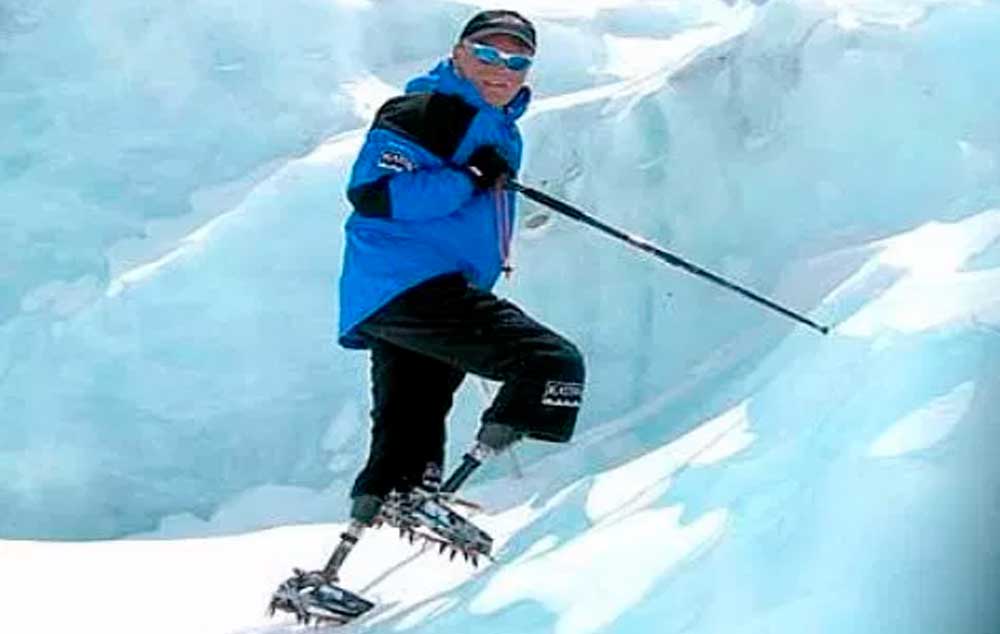 Alpinista sem pernas escala o Everest em série do Discovery Channel