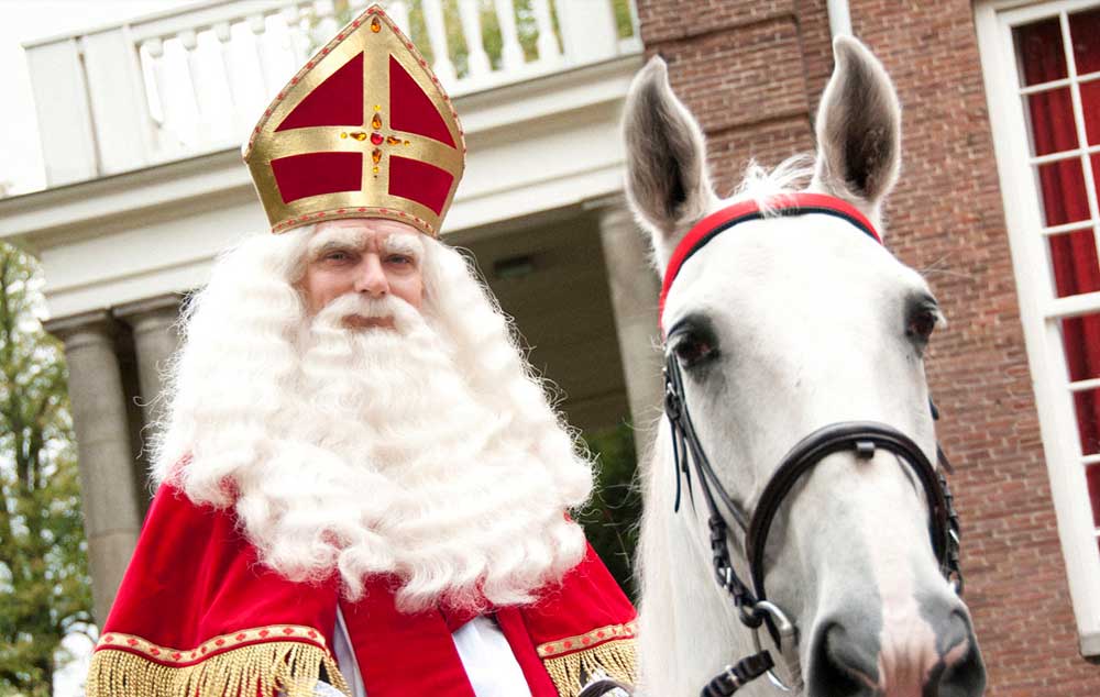 Sinterklaas, versão Holandesa de São Nicolau que inspirou a criação de Papai Noel