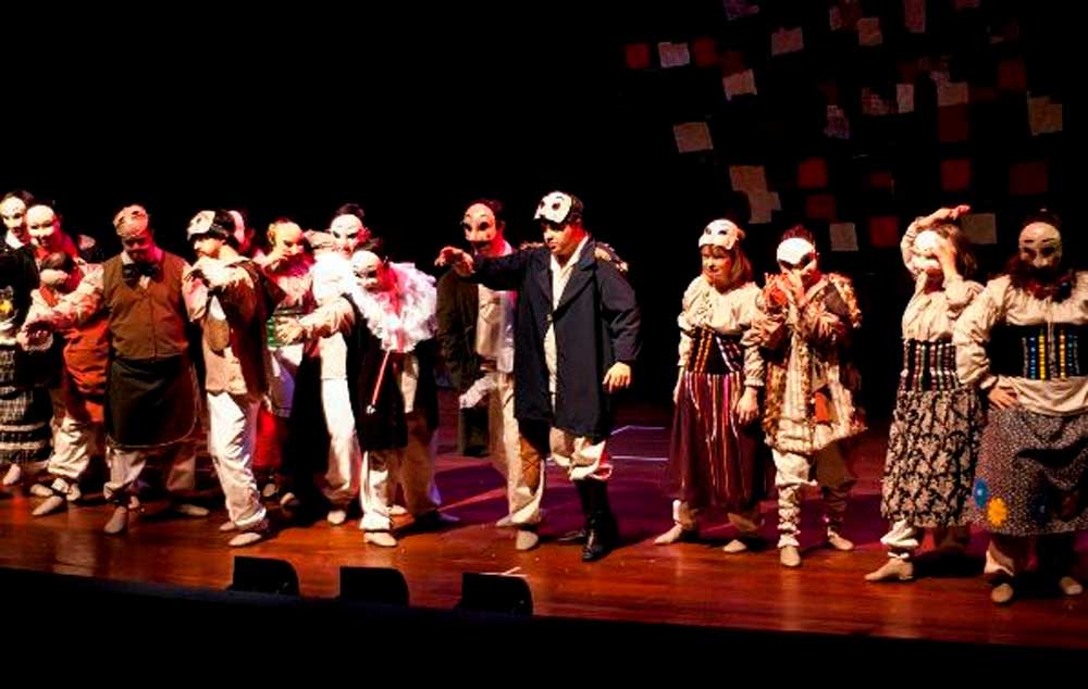 Grupo ADID de Teatro, que encena “A Viagem do Capitão Tornado”, iniciou o trabalho em 1998, como extensão das aulas de artes cênicas oferecidas pela Associação para o Desenvolvimento Integral do Down