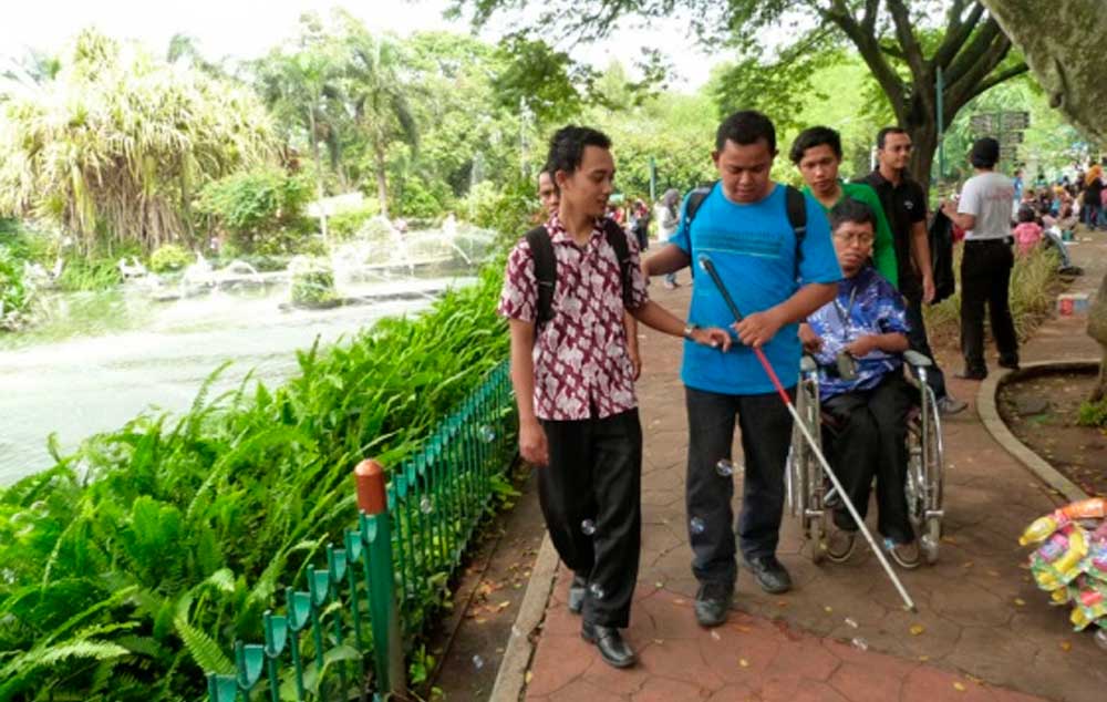 Stepping out. Trian 'Gembira' and members of Barrier-Free Tourism, co-founded by Trian, which campaigns for the disabled, visit Ragunan Zoo on Sunday