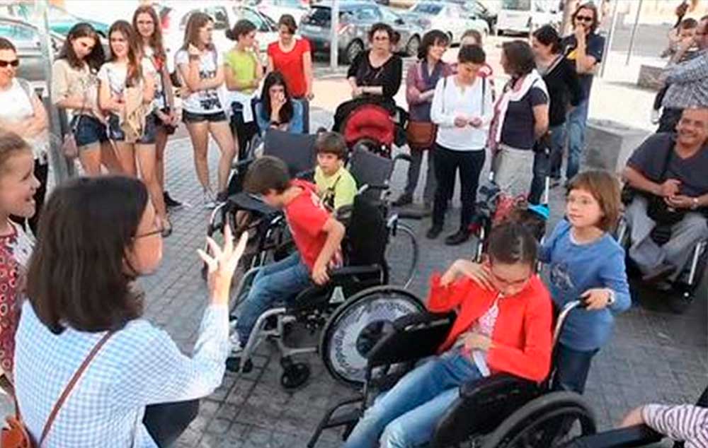 Un paseo por el casco histórico para conocer los problemas de accesibilidad