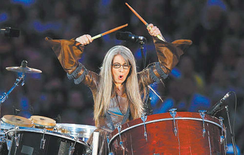 Evelyn Glennie, surda, na abertura dos Jogos Olímpicos de Londres, percebe os sons através de vibrações