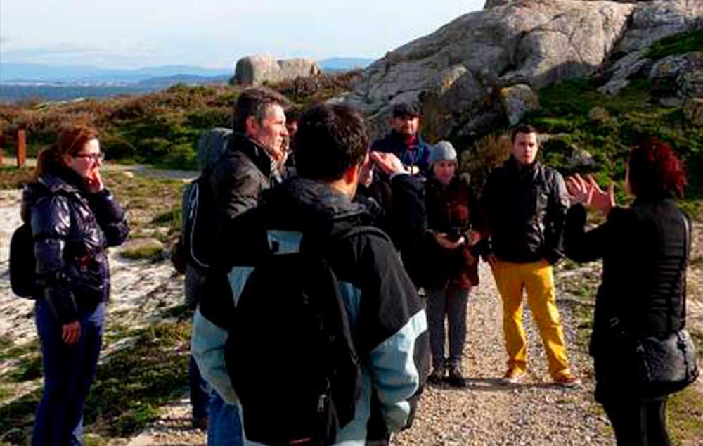 El grupo de sordos realizó una ruta guiada por la isla de Sálvora