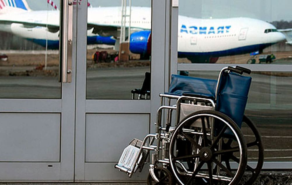 Employees examined communication aspects, ethical behavior and practical cases when dealing with passengers with disabilities at every stage of air travel.