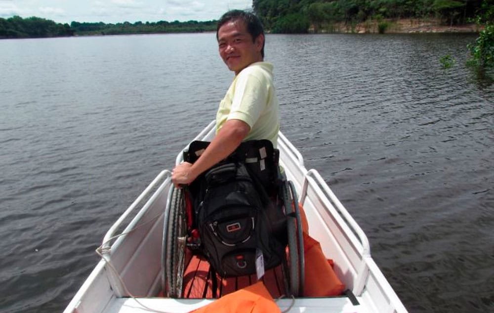 Ricardo Shimosakai em passeio de barco pelo Rio Negro no Amazonas. Trabalho e prazer caminham juntos.