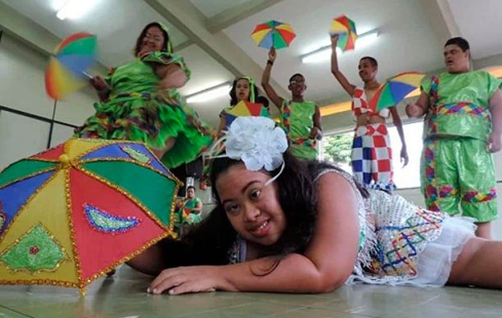 Alunos com deficiência intelectual mostram desenvoltura no passo e progressos na sociabilização