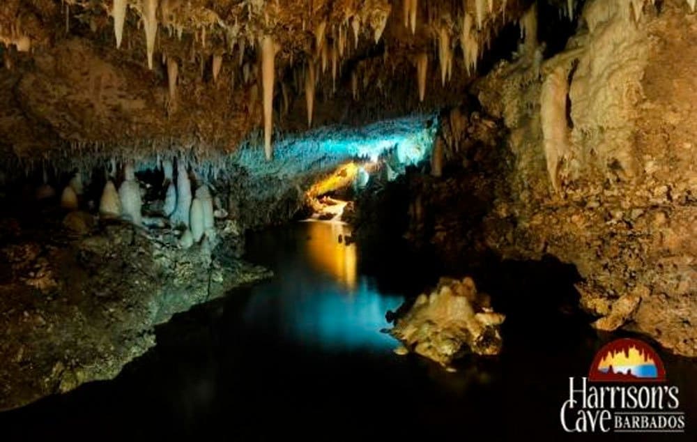 A visitação na Harrison’s Cave é feita através de um trenzinho acompanhado de um guia