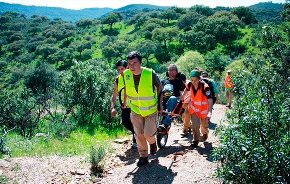 La joelette rueda por el Berrocal de Trujillo / Fundación Global Nature