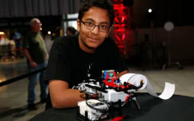 Na Campus Party, indiano de 13 anos fala de impressora braile de Lego