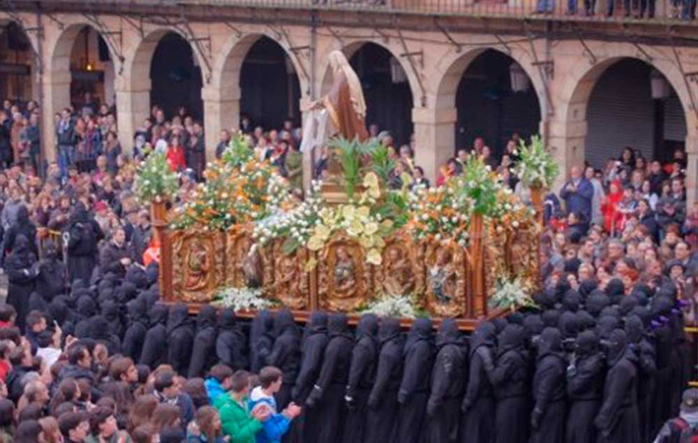 El Ayuntamiento convoca 15 plazas en una plataforma especial en la Plaza Mayor para personas con movilidad reducida