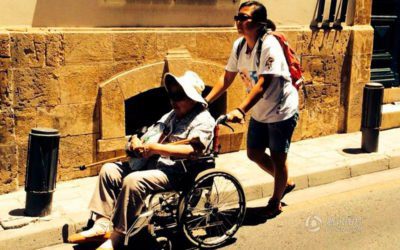 Daughter travels around the world with wheelchair-bound mom