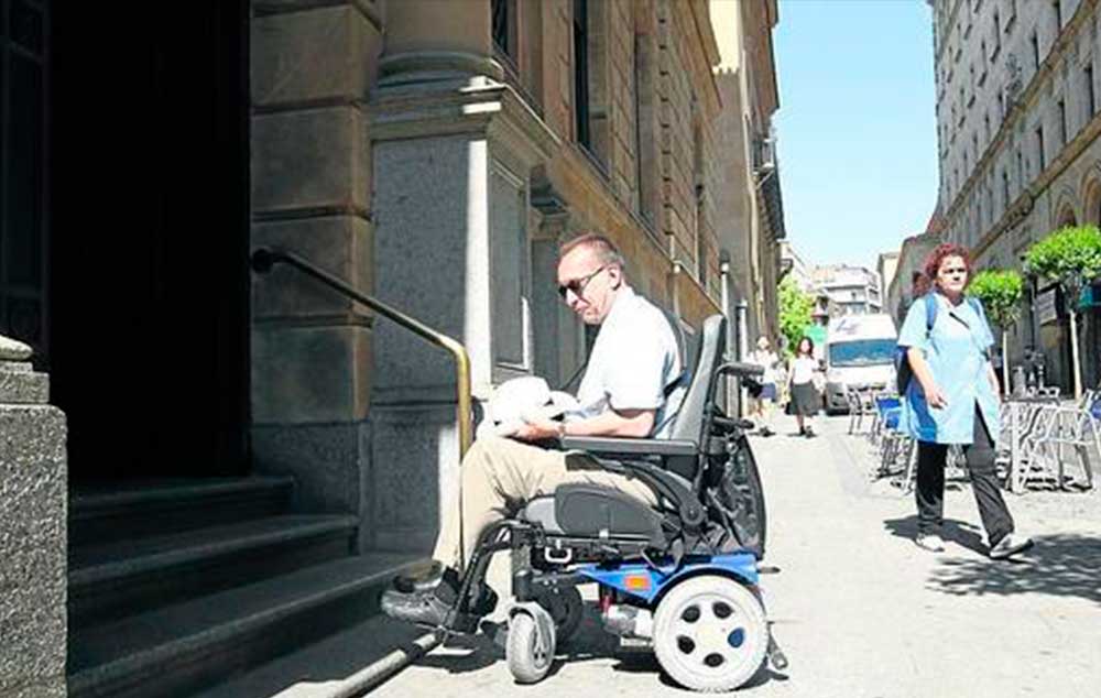 La ciudad tiene, según Miguel Cuesta, importantes carencias en accesibilidad y adolece de una concejalía dedicada y de una ordenanza actualizada