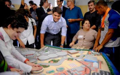 Alunos do Benjamin Constant conhecem maquete tátil do Parque Olímpico