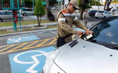 Portadores de necessidades e idosos sofrem com o desrespeito as vagas em estacionamentos