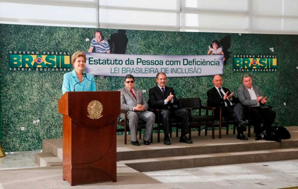 Presidenta Dilma Rousseff durante cerimônia de sanção do Estatuto da Pessoa com Deficiência - Lei Brasileira de Inclusão.