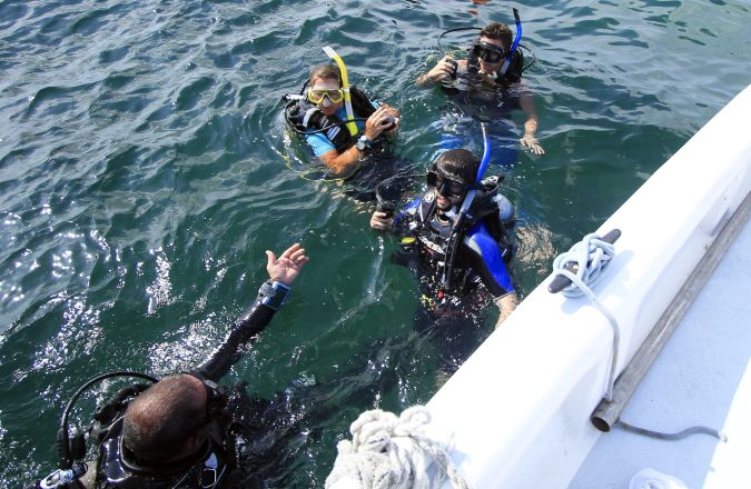 En las Islas del Rosario, un paraíso en el Caribe colombiano, un centro de buceo desarrolla una terapia experiencial para personas con discapacidad