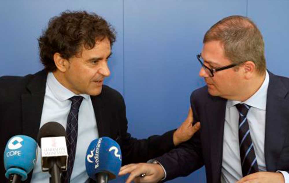 Francesc Colomer (AVT) con el presidente de la federación hotelera, Luis Martí.