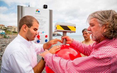 Numa praia do Funchal pode-se nadar num mar que não se vê