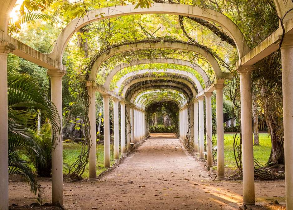 No local, é possível fazer um passeio sensorial, com pessoas cegas acompanhando os visitantes, que ficam de olhos vendados