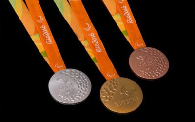 Braille, guizos e beleza exuberante: medalhas da Paralimpíada inovam