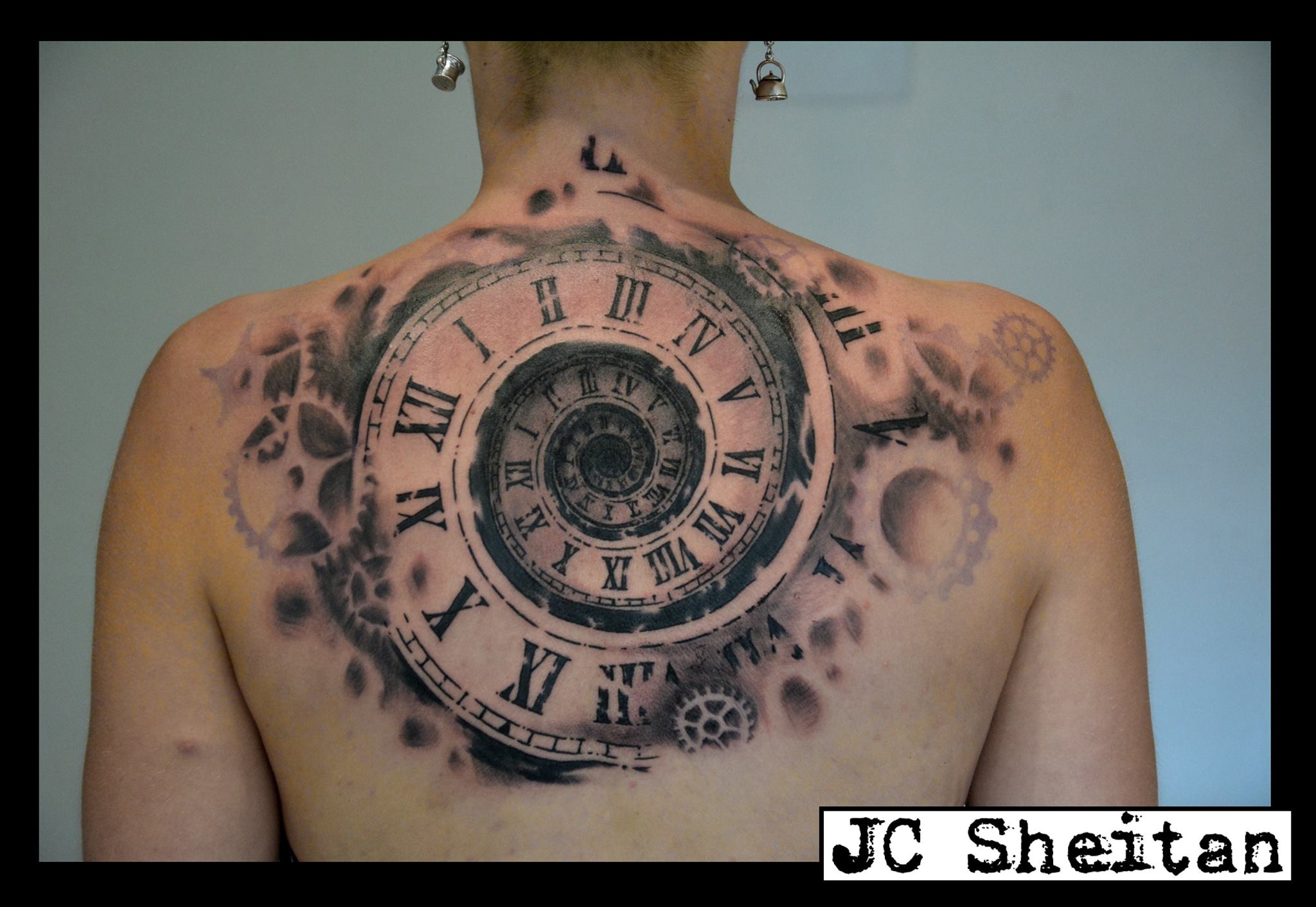 jc-sheitan-tatoo-relogio-costas