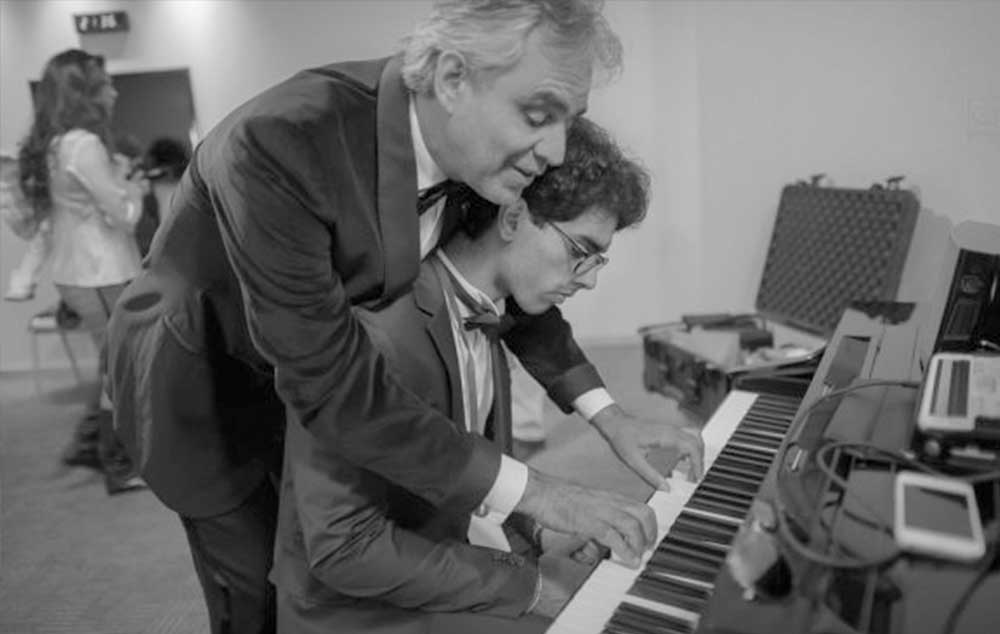 Andrea Bocelli e seu filho: fotos de bastidores em turnê