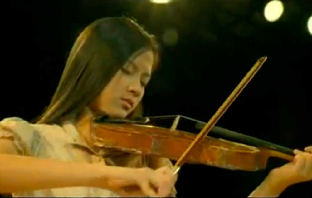 Comercial tailandês da Pantene mostra surda vencendo preconceitos tocando seu violino