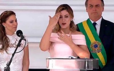 Michelle Bolsonaro discursa em Libras na posse presidencial