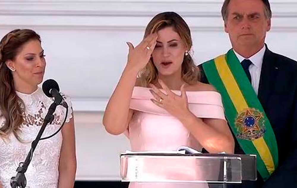 Michelle Bolsonaro discursa em Libras na posse presidencial