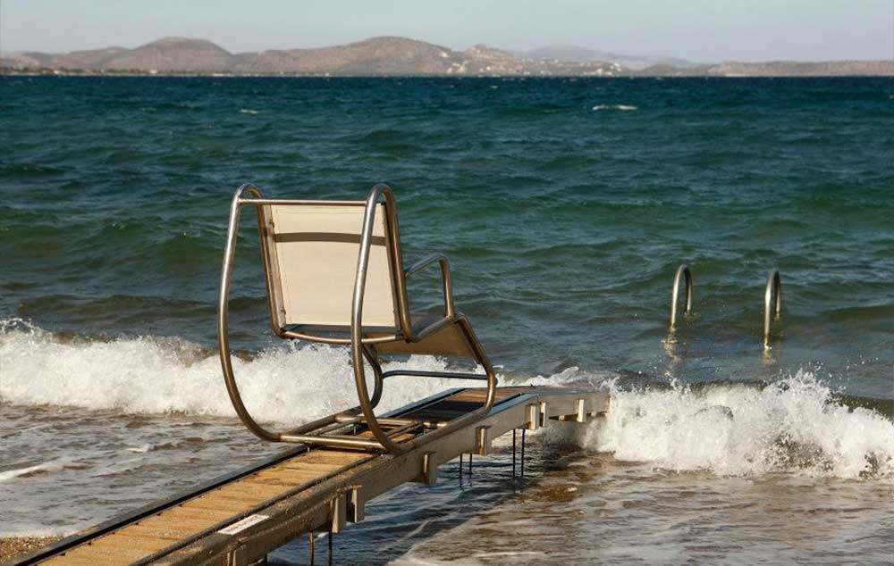 Grécia apresenta seu turismo acessível. Praias acessíveis e permanentes.